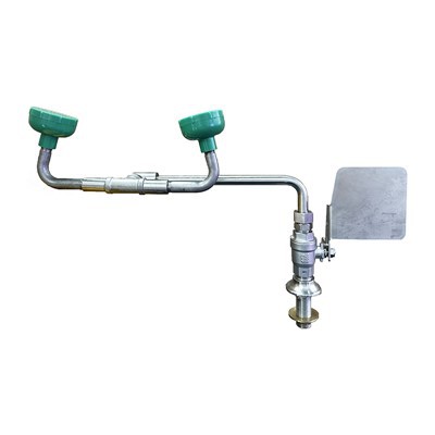 Neteja facial d'ulls de muntatge en lavabo